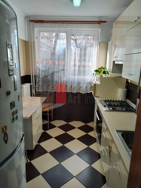 Metrou Titan 0% comision, 3 camere parcare nominala, centrala termica